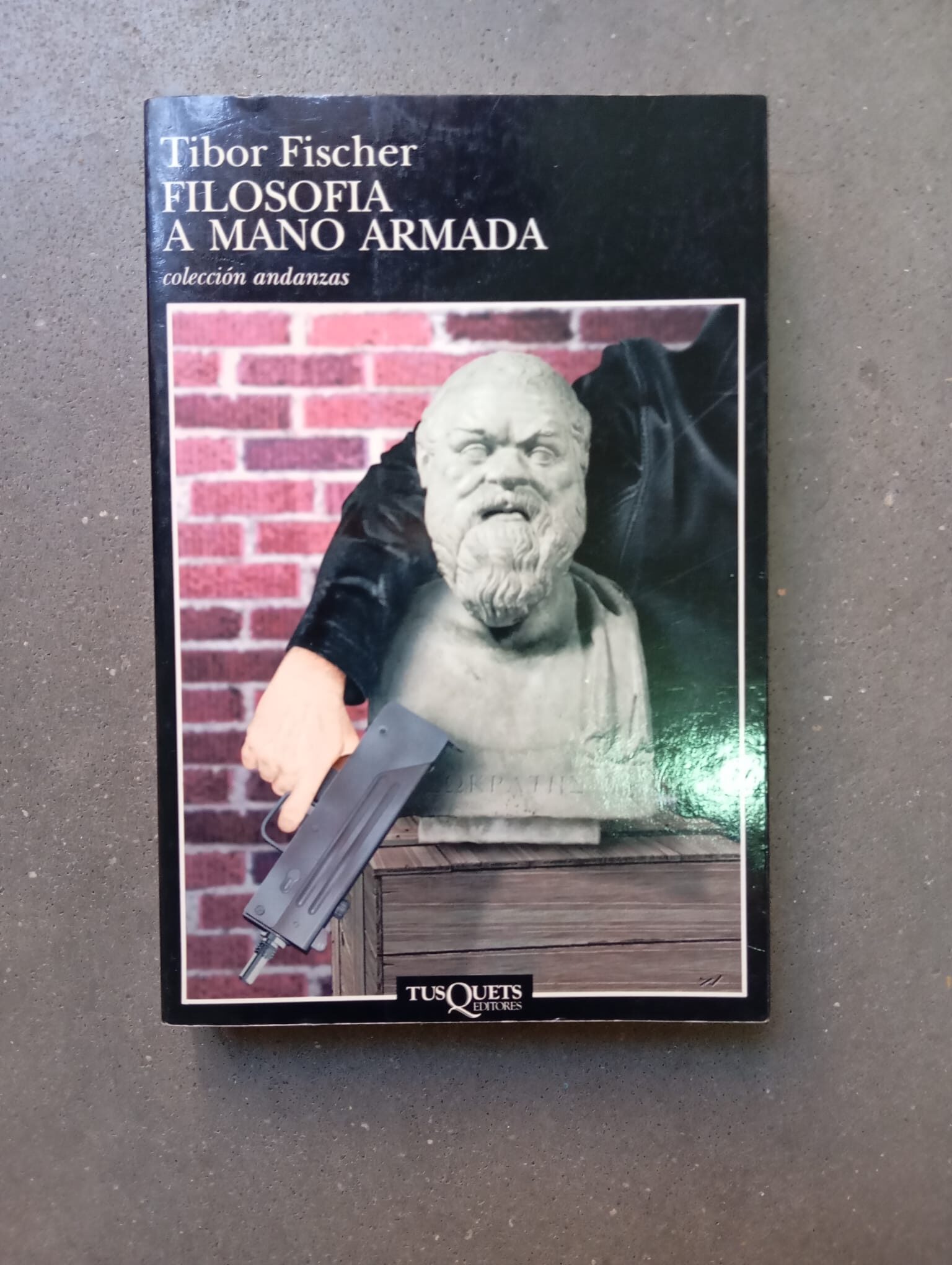 Filosofía a mano armada / Tibor Fischer / Tusquets,1997
