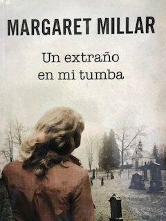 Un extraño en mi tumba